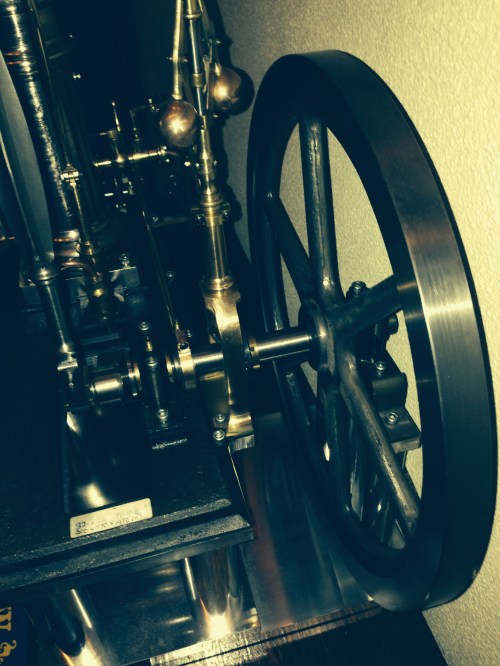 The driving wheel fits between the flywheel and the governor column.