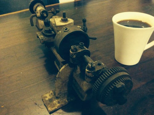 4 jaw chuck. Not sure what the gears are for.  