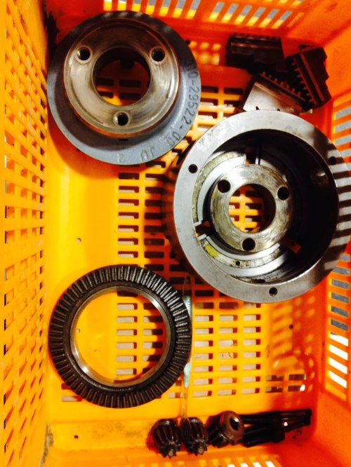 The disassembled lathe chuck